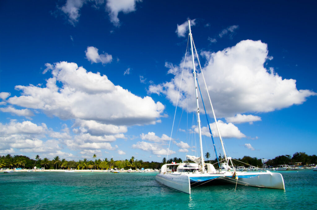 How Yacht Brokers World Supports Auction Sales